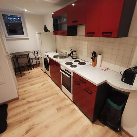 Monteurzimmer / Im Souterrain Neukoelln Appartement Berlijn